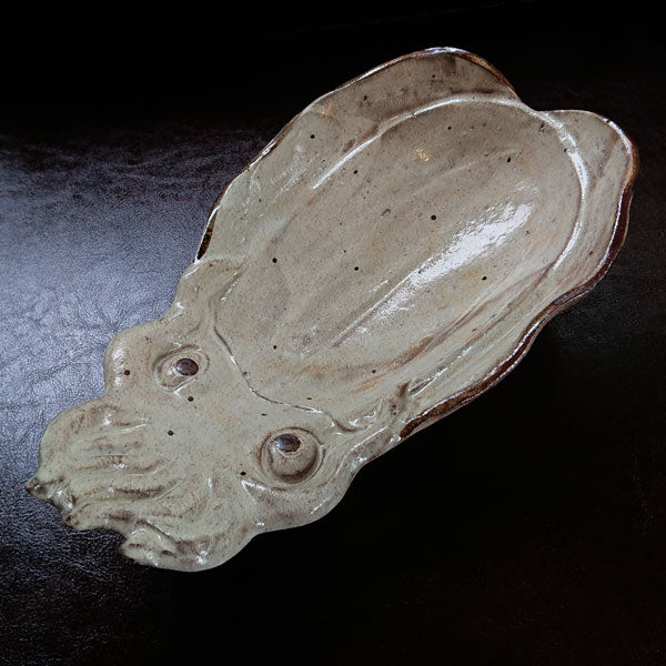 Kosugigama pottery making aori squid dish