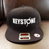 【キープキャスト2026】KEYSTONE ロゴフラットキャップ