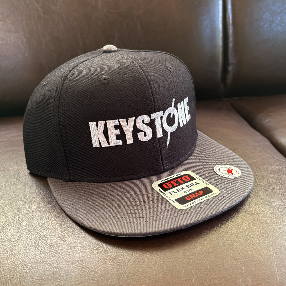 KEYSTONEロゴ フラットキャップ　スナップバック ブラック×チャコールグレー