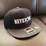 KEYSTONEロゴ フラットキャップ　スナップバック ブラック×チャコールグレー